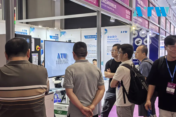 亲鉴实力！零距离体验tyc5997太阳集团8寸半自动晶圆划片机